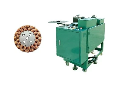 MASKIN FÖR INFATTNING AV ISOLERINGSPAPPER För STATOR